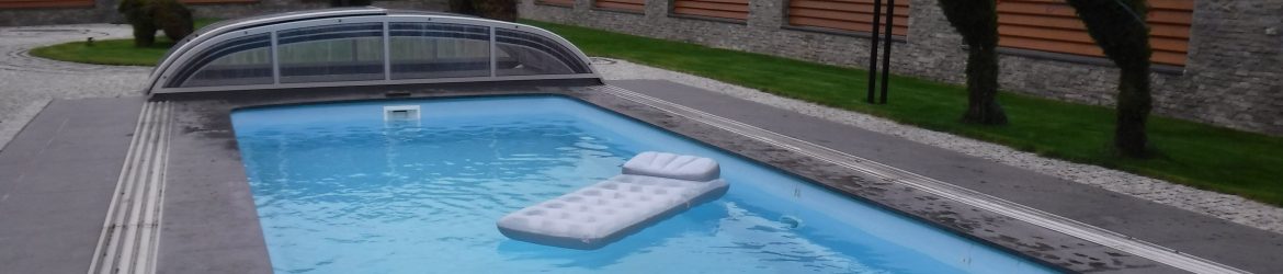 basen ze złożonym zadaszeniem
