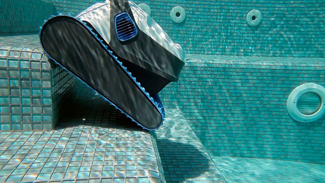 czyszczenie schodkow w basenie, odkurzacz s200