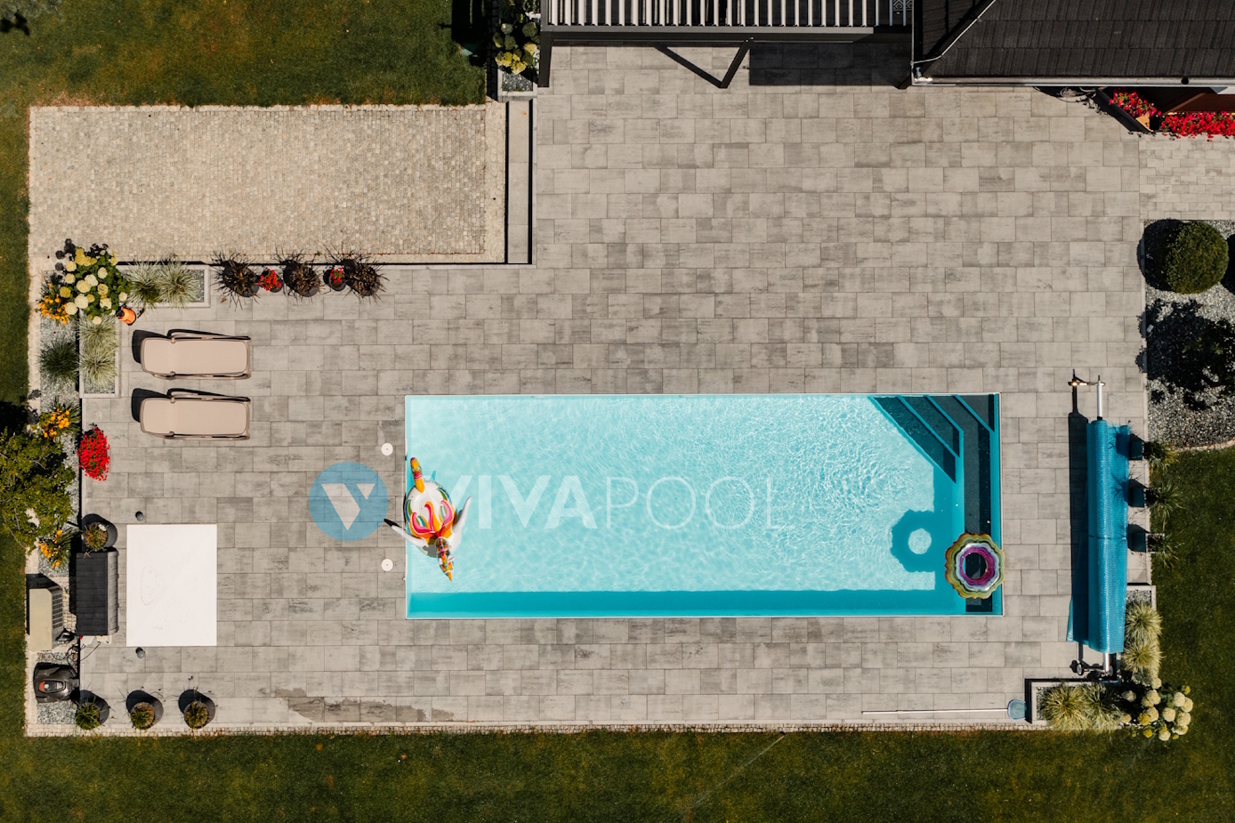 Nowoczesny basen poliestrowy VIVAPOOL – Radomsko, Polska, konstrukcja zadaszenia