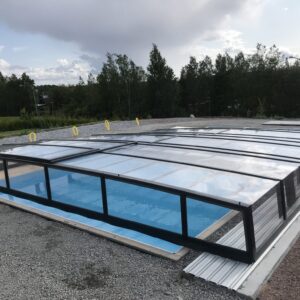 Zadaszenie na basen PRESTIGE 8,69 x 4,25 x 0,70 nowoczesna niska pokrywa basenowa z poliwęglanu litego