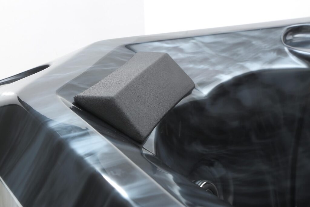 Nowoczesne jacuzzi ogrodowe TEBAS LuxSpa LIVSIA – 6-osobowa wanna spa z hydromasażem